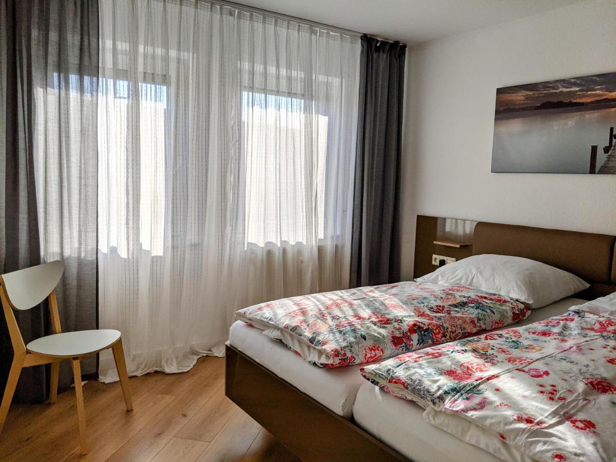 Cozy Apartment With Parking Garage Near Outlet Metzingen  Buitenkant foto